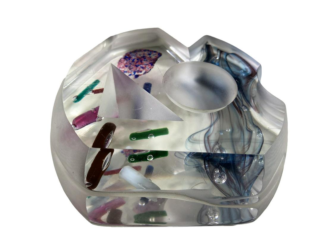 Modern Glass Ashtray or Sculpture: Modern Glass Ashtray or Sculpture. 2 x 5 1/4 x 5 in. TO SHIP THIS ITEM IN USA OR INTERNATIONAL, PLEASE CONTACT THE SHIPPERS : 1) UPS store1937- David Reiser -754-263-0780, auctions1937@gmail.com, 2) P
