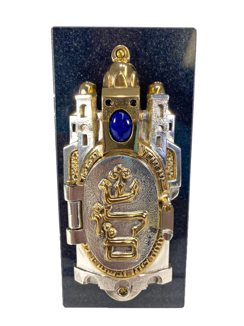Frank Meisler Mezuzah on marble stand: Frank Meisler Mezuzah on marble stand. 5 3/4 x 2 3/4 x 2 7/8 in. Local Pick up call one day before to make an appointment. TO SHIP THIS ITEM IN USA OR INTERNATIONAL, PLEASE CONTACT THE SHIPPERS : 1) U