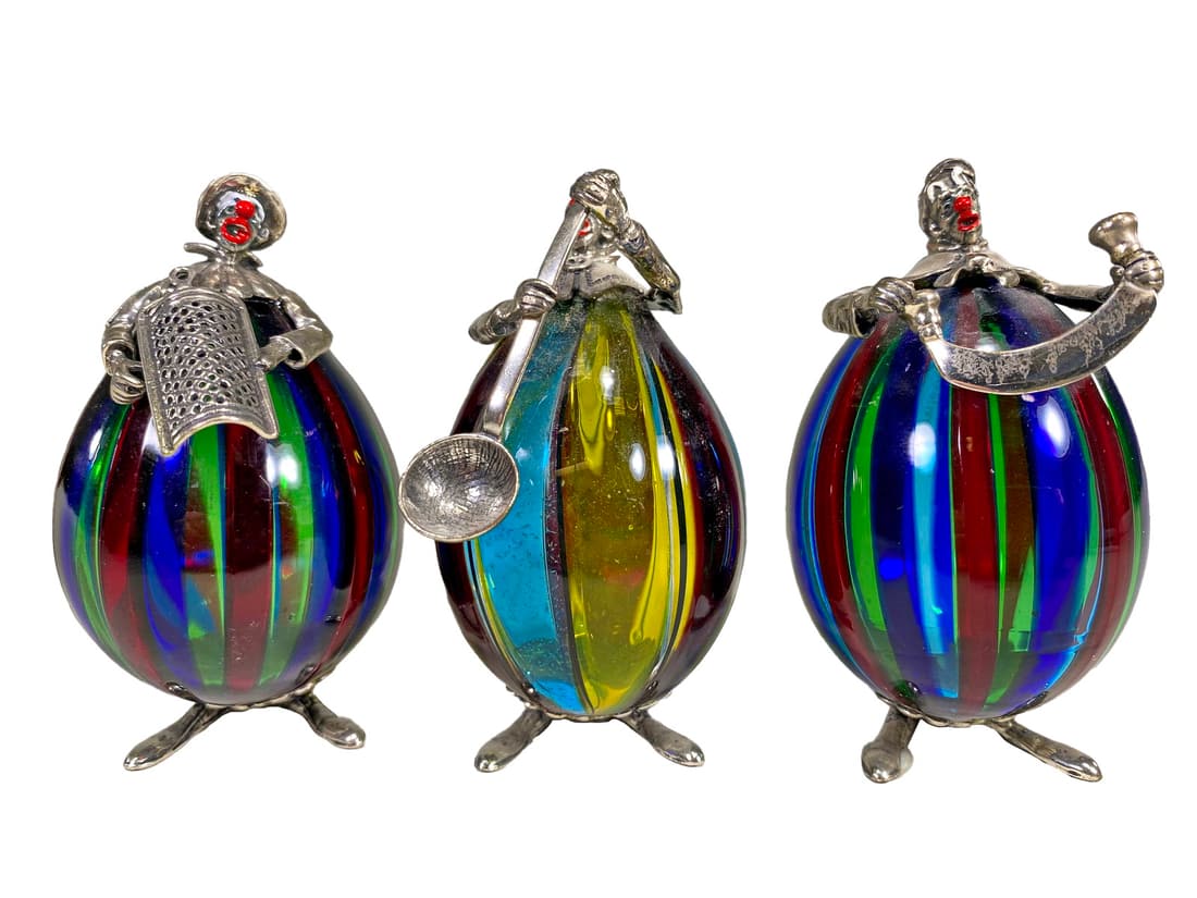 3 Vittorio Angini Murano & 800 Silver clowns: 3 Vittorio Angini Murano & 800 Silver clowns. 3 x 1 3/4 in.Local Pick up call one day before to make an appointment. TO SHIP THIS ITEM IN USA OR INTERNATIONAL, PLEASE CONTACT THE SHIPPERS : 1) UPS sto