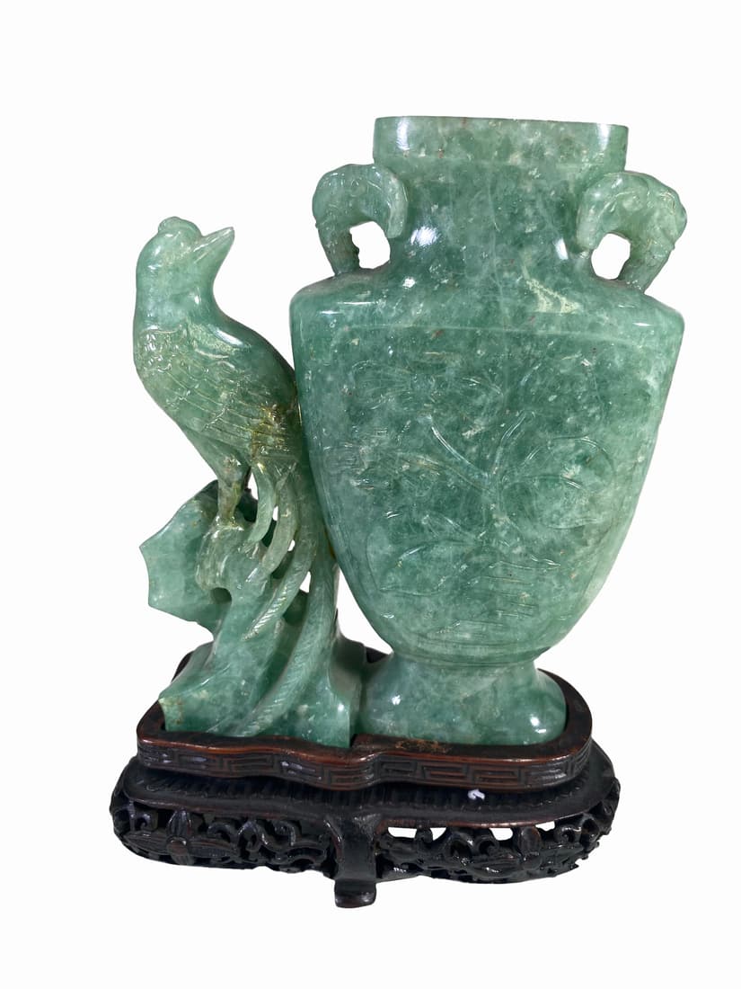 Antique Chinese Hard Stone Sculpture: Antique Chinese Hard Stone Sculpture. 6 1/4 x 4 3/8 x 2 in including base.Local Pick up call one day before to make an appointment. TO SHIP THIS ITEM IN USA OR INTERNATIONAL, PLEASE CONTACT THE SHIPPE