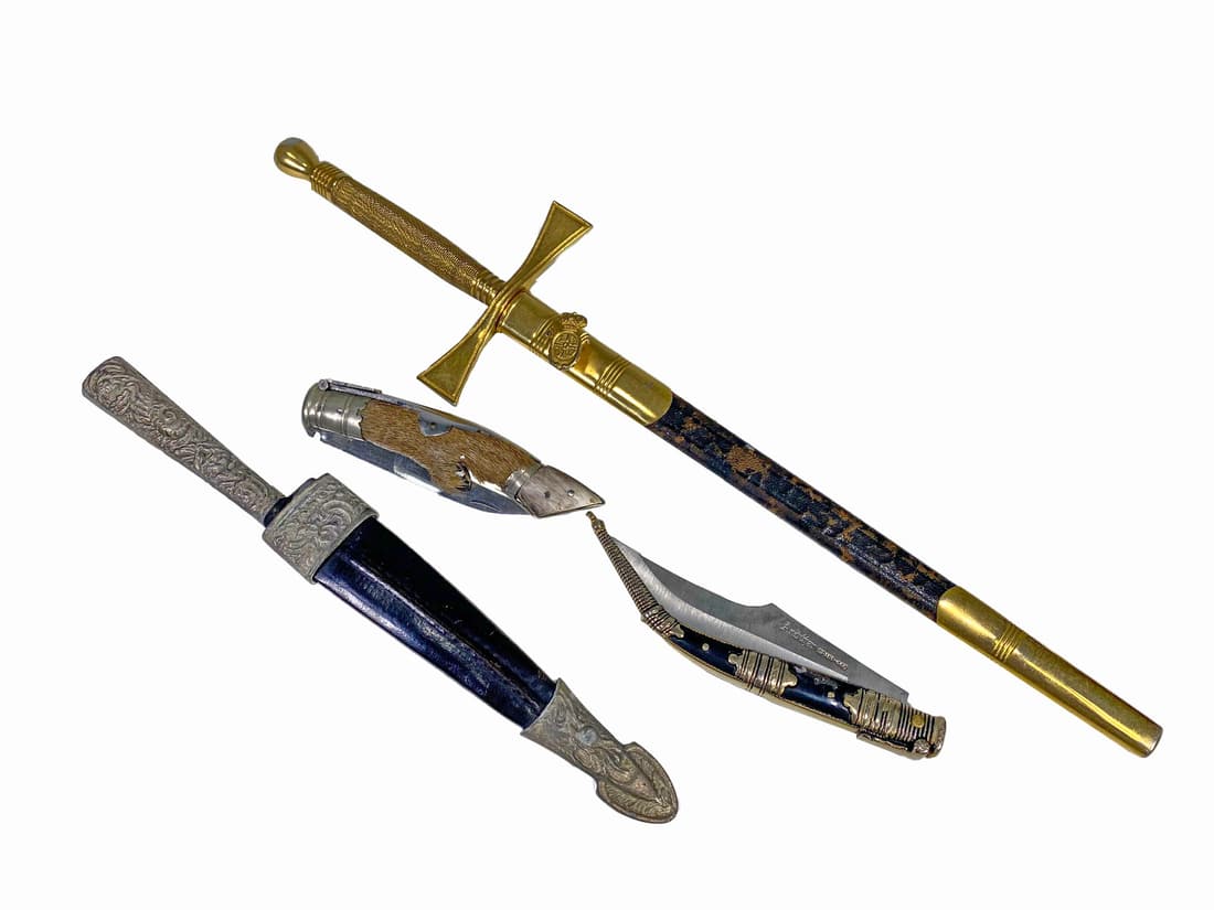 Andujar & Toledo, Spain set of 4 Jacknife & Sword: Andujar & Toledo, Spain set of 4 Jacknife & Sword. 14 1/2 x 3 1/4 in, 9 5/8 x 1 1/8 in, 5 1/8 x 1 1/8 in and 4 1/4 x 1 in.Local Pick up call one day before to make an appointment. TO SHIP THIS ITEM IN