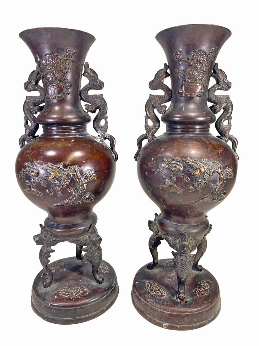 Antique Chinese pair of Bronze Urns (1 of 11)