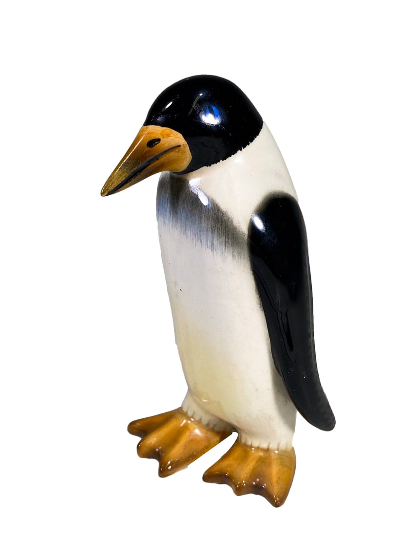 Lenci, Italy Porcelain Penguin Statue: Lenci, Italy Porcelain Penguin Statue. 4 x 2 x 1 7/8 in.Local Pick up call one day before to make an appointment. TO SHIP THIS ITEM IN USA OR INTERNATIONAL, PLEASE CONTACT THE SHIPPERS : 1) UPS store1