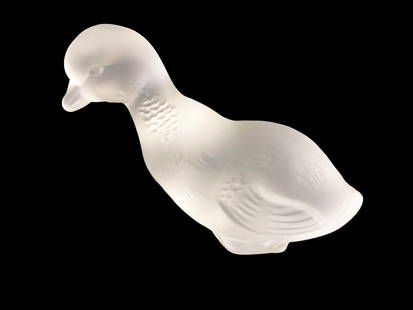 Baccarat, France Frosted Glass Duck Statue: Baccarat, France Frosted Glass Duck Statue. 3 1/8 x 4 5/8 x1 7/8 in.Local Pick up call one day before to make an appointment. TO SHIP THIS ITEM IN USA OR INTERNATIONAL, PLEASE CONTACT THE SHIPPERS : 1