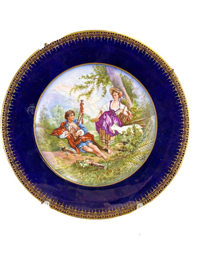 Antique Limoges, France Porcelain Plate: Antique Limoges, France Porcelain Plate, painted by Angeli. 9 5/8 in diameter.Local Pick up call one day before to make an appointment. TO SHIP THIS ITEM IN USA OR INTERNATIONAL, PLEASE CONTACT THE SH