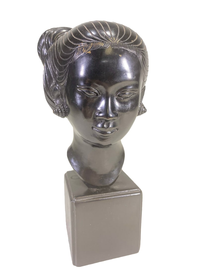 Thanh Le NGuyen Bronze Head of a Young Vietnamese Women (1 of 5)