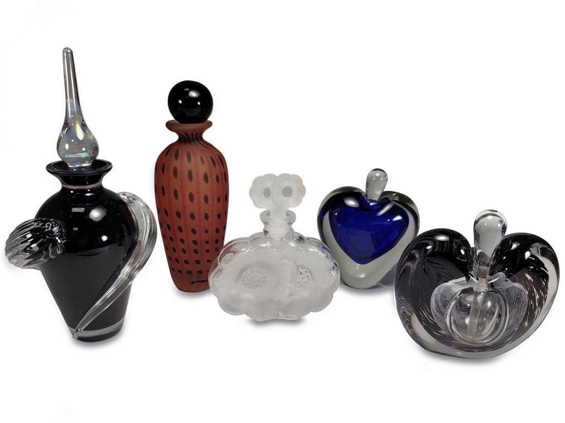 Act Studio and Others Glass Perfurm Bottles: Act Studio and Others Glass Perfurm Bottles. Bigger: 7 1/2 x 3 3/8 in.Local Pick up call one day before to make an appointment. TO SHIP THIS ITEM IN USA OR INTERNATIONAL, PLEASE CONTACT THE SHIPPERS :