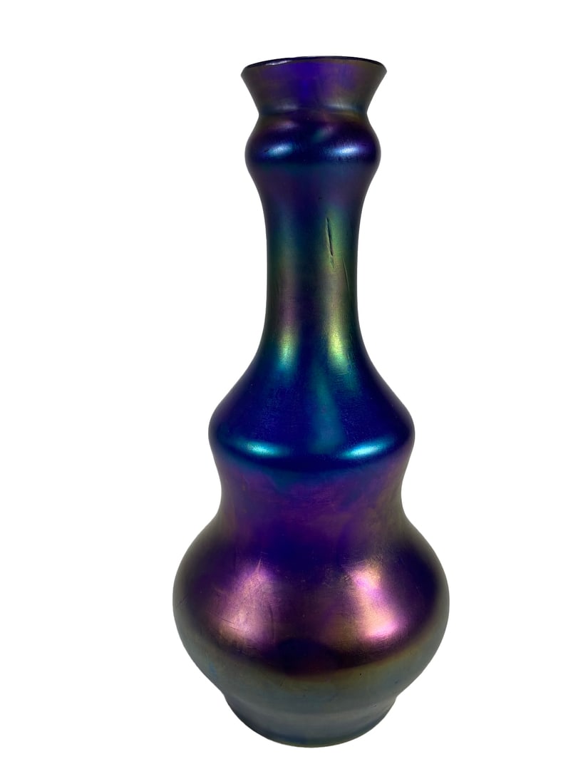 Vintage Loetz Style Iridescent Glass Vase: Vintage Loetz Style Iridescent Glass Vase. 8 5/8 x 3 3/4 in.Local Pick up call one day before to make an appointment. TO SHIP THIS ITEM IN USA OR INTERNATIONAL, PLEASE CONTACT THE SHIPPERS : 1) UPS st