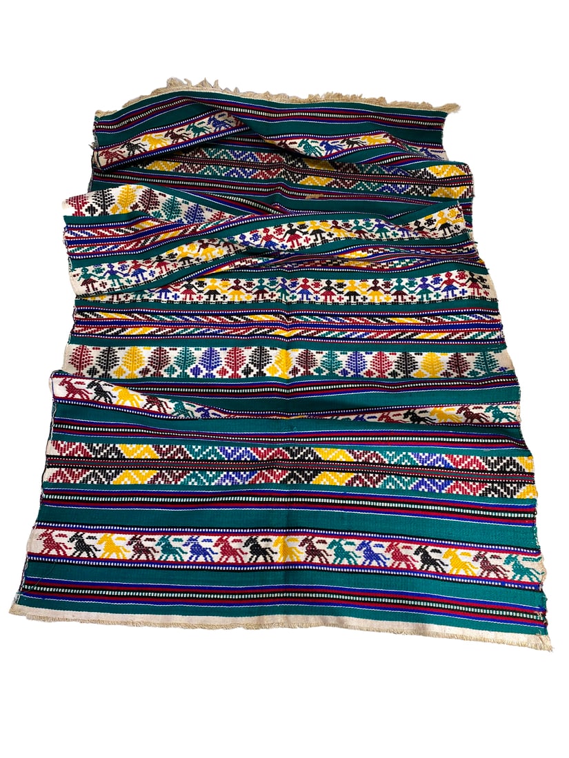 American Native Needlepoint Textil: American Native Needlepoint Textil. 40 x 22 1/2 in.Local Pick up call one day before to make an appointment. TO SHIP THIS ITEM IN USA OR INTERNATIONAL, PLEASE CONTACT THE SHIPPERS : 1) UPS store1937-