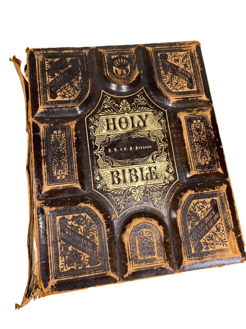 The Holy Bible, Old & New Testaments, circa 1880: The Holy Bible, Old & New Testaments, circa 1880, Published by The National Publishing Co, USA, Leather cover. 12 1/4 x 9 3/4 x 4 in.Local Pick up call one day before to make an appointment. TO SHIP T