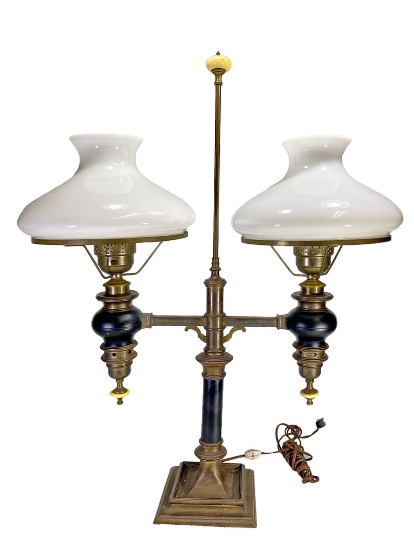 Colonial Adams Style Bronze & Glass Table Lamp (1 of 8)