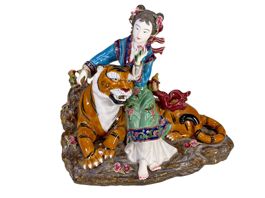 Antique Asian Lady & Tiger Porcelain Statue: Antique Asian Lady & Tiger Porcelain Statue. 9 7/8 x 11 1/2 x 6 1/2 in.Local Pick up call one day before to make an appointment. TO SHIP THIS ITEM IN USA OR INTERNATIONAL, PLEASE CONTACT THE SHIPPERS 