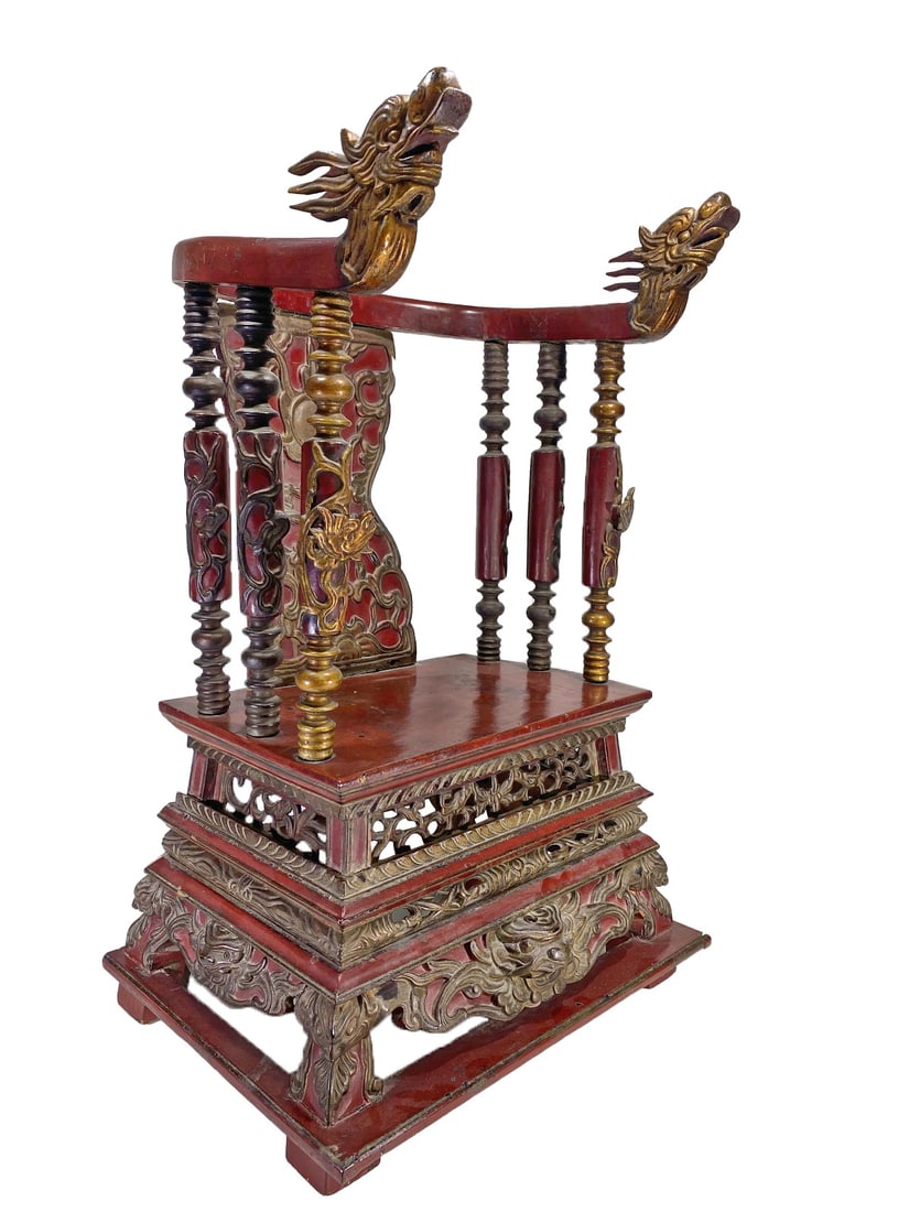 Antique Chinese Polychrome Wood Throne: Antique Chinese Polychrome Wood Throne. 27 x 14 1/4 x 16 3/4 in.Local Pick up call one day before to make an appointment. TO SHIP THIS ITEM IN USA OR INTERNATIONAL, PLEASE CONTACT THE SHIPPERS : 1) UP