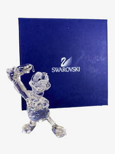 Disney Swarovski Donald Duck Crystal Figurine: Disney Swarovski Donald Duck Crystal Figurine. Box: 3 3/4 x 5 7/8 x 5 7/8 in.Local Pick up call one day before to make an appointment. TO SHIP THIS ITEM IN USA OR INTERNATIONAL, PLEASE CONTACT THE SHI