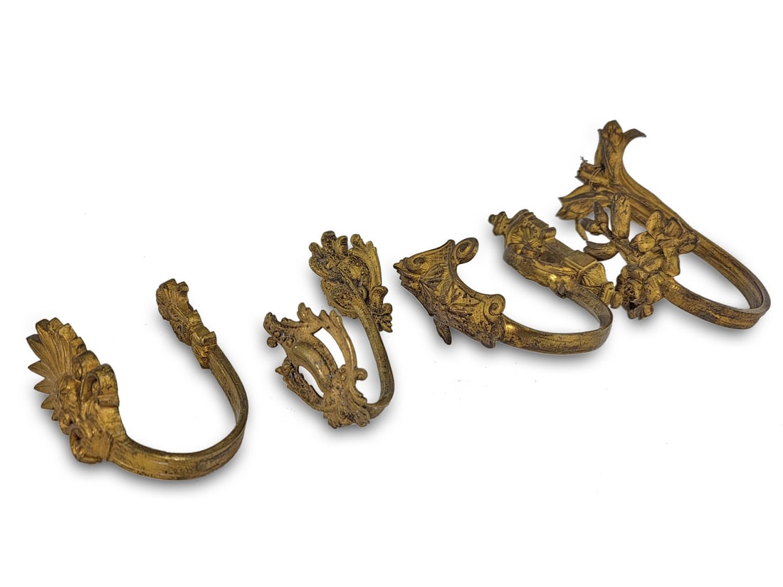 Antique Set of 4 Bronzes Courtain Holders: Antique Set of 4 Bronzes Courtain Holders. 9 x 4 1/4 x 4 3/4 in.Local Pick up call one day before to make an appointment. TO SHIP THIS ITEM IN USA OR INTERNATIONAL, PLEASE CONTACT THE SHIPPERS : 1) UP