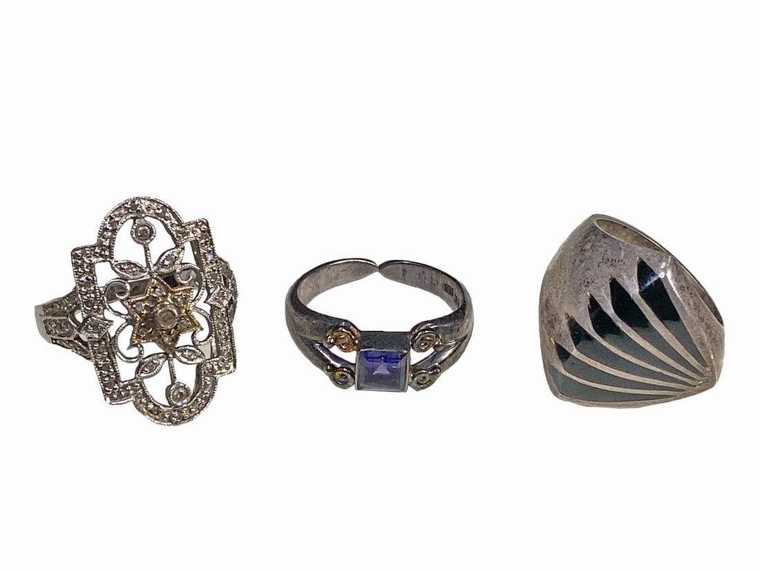 3 Sterling 925 & Glass Rings from China & Mexico: 3 Sterling 925 & Glass Rings from China & Mexico. Size: 8, 8 1/4 and 8. Local Pick up call one day before to make an appointment. TO SHIP THIS ITEM IN USA OR INTERNATIONAL, PLEASE CONTACT THE SHIPPERS