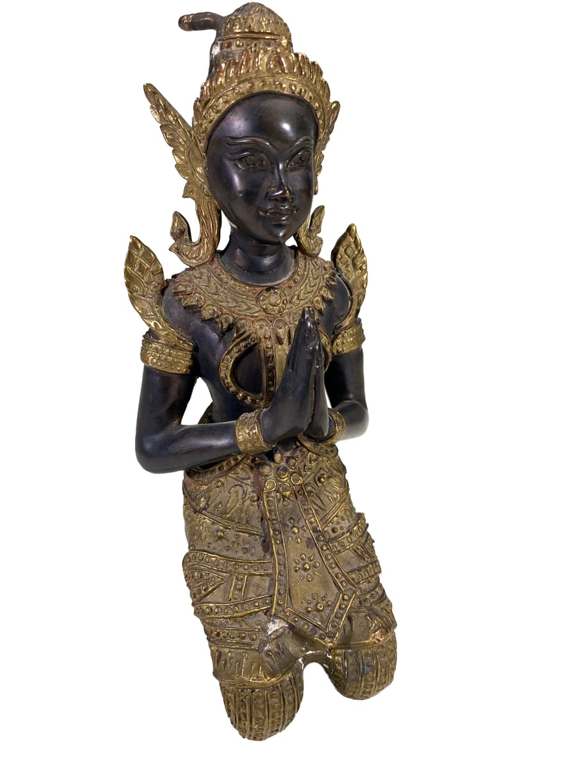Vintage Thai Bronze Sculpture: Vintage Thai Bronze Sculpture. 6 1/2 x 2 3/4 x 2 3/4 in.Local Pick up call one day before to make an appointment. TO SHIP THIS ITEM IN USA OR INTERNATIONAL, PLEASE CONTACT THE SHIPPERS : 1) UPS store1