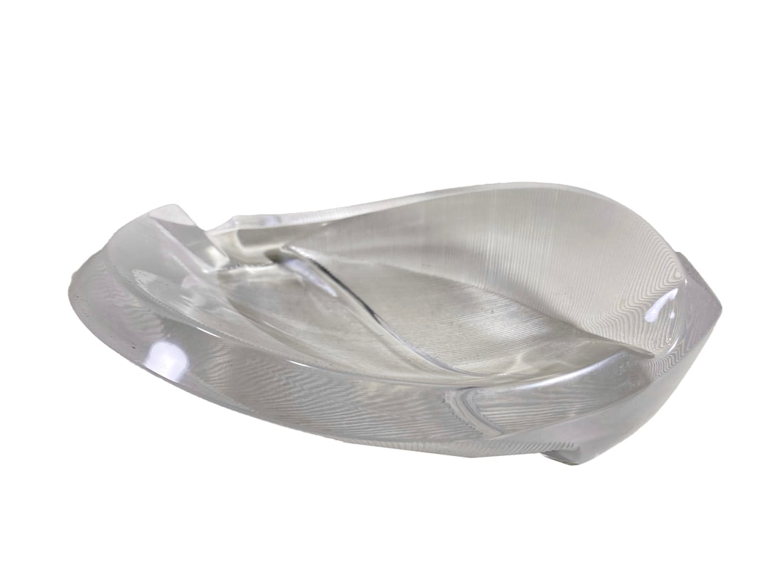 Lalique , France Philippines Crystal Ashtray: Lalique , France Philippines Crystal Ashtray. 2 x 7 1/2 x 5 3/4 in.Local Pick up call one day before to make an appointment. TO SHIP THIS ITEM IN USA OR INTERNATIONAL, PLEASE CONTACT THE SHIPPERS : 1)