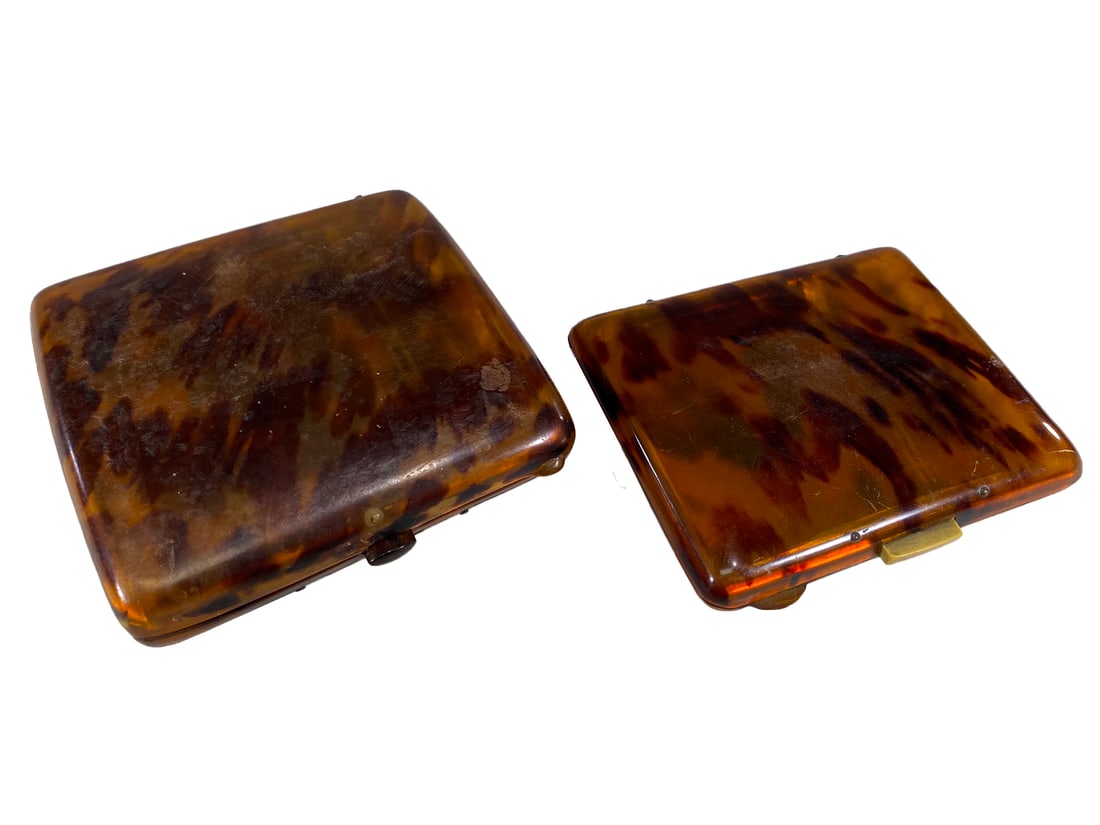 2 Vintage Italian Faux Turtle Cigarette Cases: 2 Vintage Italian Faux Turtle Cigarette Cases. 3 1/8 x 3 in and 2 5/8 x 3 1/4 in.Local Pick up call one day before to make an appointment. TO SHIP THIS ITEM IN USA OR INTERNATIONAL, PLEASE CONTACT THE