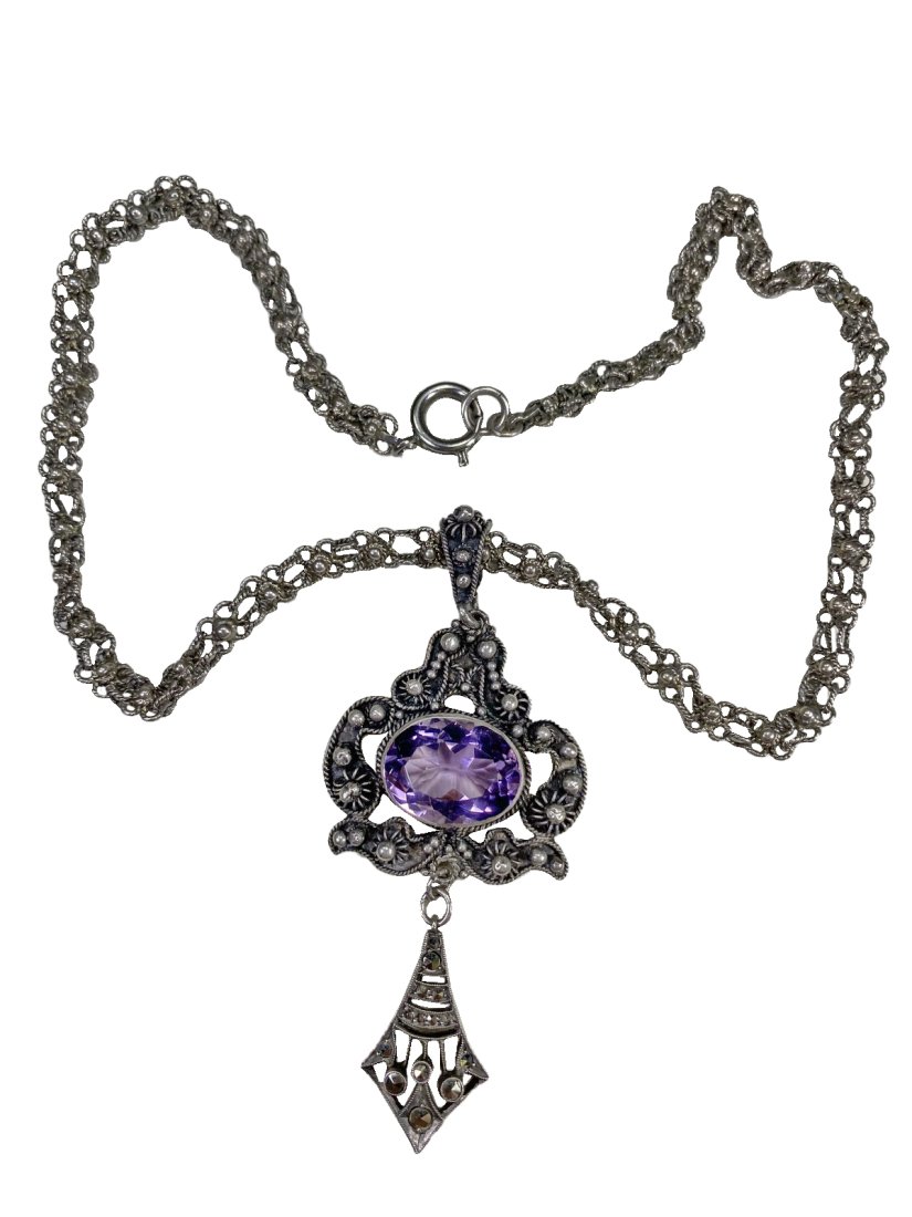 Vintage Sterling 925 & Glass Necklace: Vintage Sterling 925 & Glass Necklace. 9 1/2 in long. Weight: 20.5 grams.Local Pick up call one day before to make an appointment. TO SHIP THIS ITEM IN USA OR INTERNATIONAL, PLEASE CONTACT THE SHIPPER