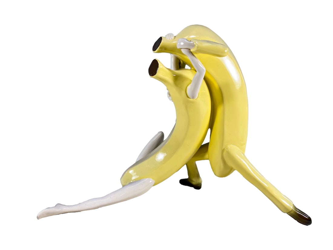 Thad Markham, American Out of the Bowl bananas sculpture: Thad Markham, American Out of the Bowl bananas sculpture. 6 7/8 x 9 1/2 x 3 3/4 in. Local Pick up call one day before to make an appointment. TO SHIP THIS ITEM IN USA OR INTERNATIONAL, PLEASE CONTACT 