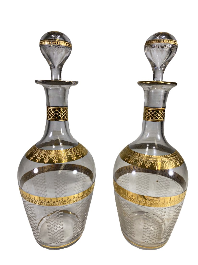 Probably St Louis French pair of Glass Bottles: Probably St Louis French pair of Glass Bottles. 8 1/8 x 2 3/8 in.Local Pick up call one day before to make an appointment. TO SHIP THIS ITEM IN USA OR INTERNATIONAL, PLEASE CONTACT THE SHIPPERS : 1) U