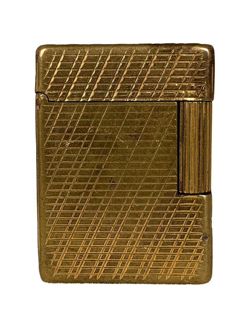 St Dupont, Paris Gold Plated Lighter: St Dupont, Paris Gold Plated Lighter. 1 3/4 x 1 1/4 x 1/2 in.Local Pick up call one day before to make an appointment. TO SHIP THIS ITEM IN USA OR INTERNATIONAL, PLEASE CONTACT THE SHIPPERS : 1) UPS s
