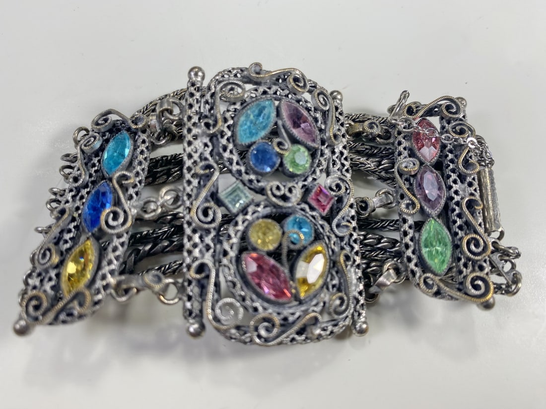 Vintage Czech Metal & Glass Bracelet: Vintage Czech Metal & Glass Bracelet. 7 x 1 7/8 in.Local Pick up call one day before to make an appointment. TO SHIP THIS ITEM IN USA OR INTERNATIONAL, PLEASE CONTACT THE SHIPPERS : 1) UPS store1937- 