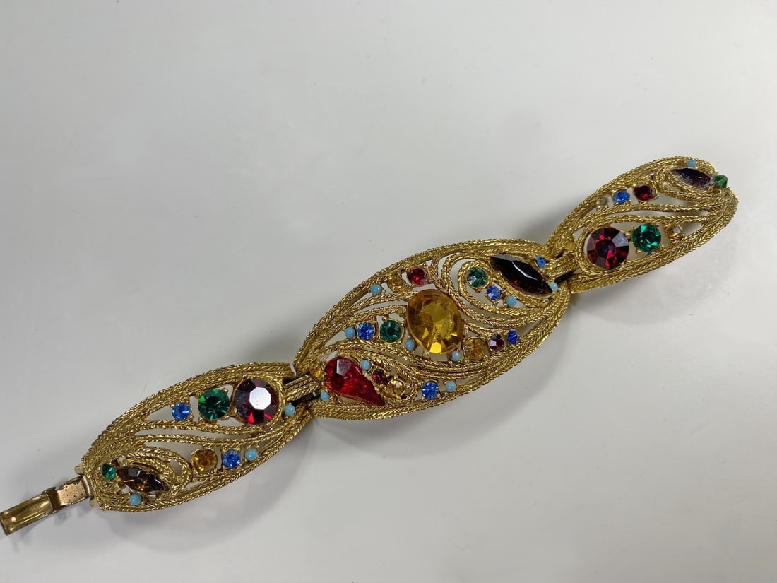 Vintage Czech Metal & Glass Bracelet: Vintage Czech Metal & Glass Bracelet. 6 x 1 1/8 in.Local Pick up call one day before to make an appointment. TO SHIP THIS ITEM IN USA OR INTERNATIONAL, PLEASE CONTACT THE SHIPPERS : 1) UPS store1937- 