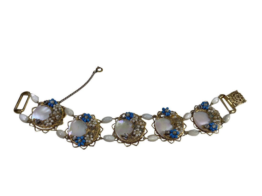 Vintage Czech Metal Bracelet: Vintage Czech Metal Bracelet. 7 3/4 x 1 1/8 in.Local Pick up call one day before to make an appointment. TO SHIP THIS ITEM IN USA OR INTERNATIONAL, PLEASE CONTACT THE SHIPPERS : 1) UPS store1937- Davi