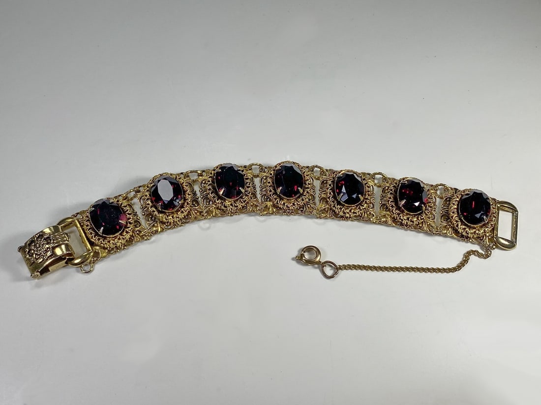 Vintage Czech Metal & Glass Bracelet: Vintage Czech Metal & Glass Bracelet. 7 x 3/4 in.Local Pick up call one day before to make an appointment. TO SHIP THIS ITEM IN USA OR INTERNATIONAL, PLEASE CONTACT THE SHIPPERS : 1) UPS store1937- Da