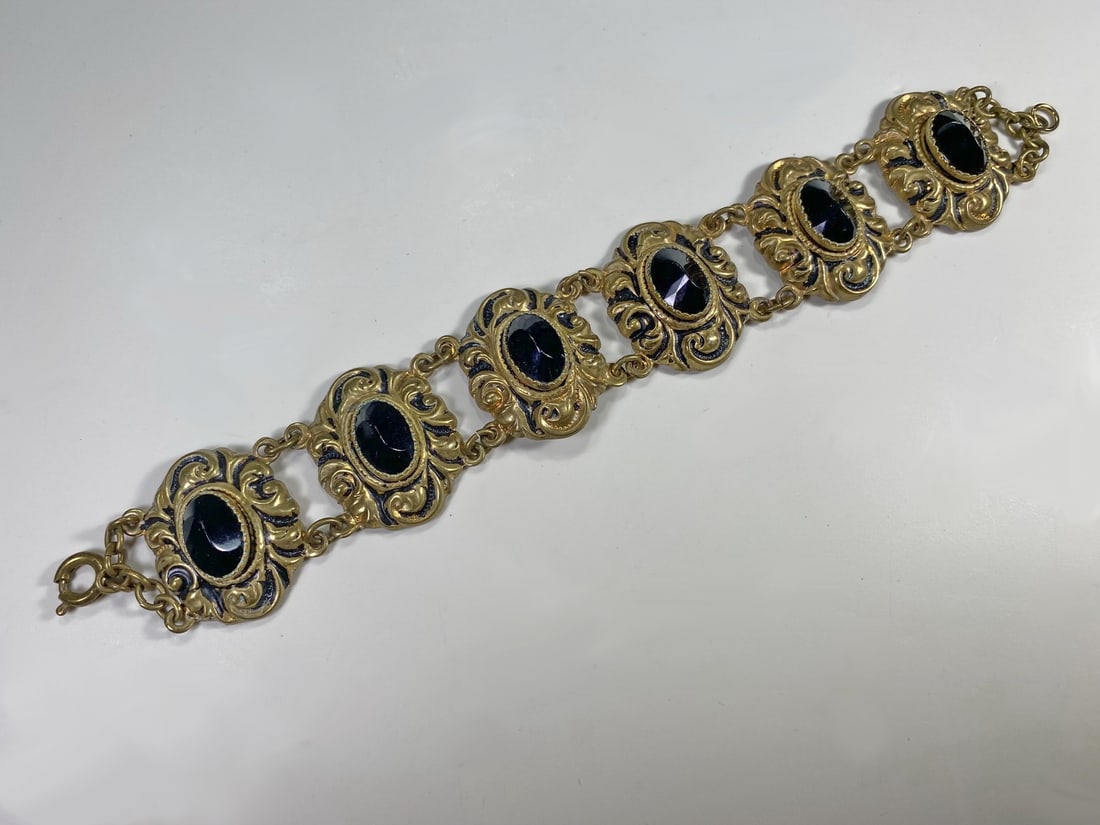 Vintage Czech Metal & Glass Bracelet: Vintage Czech Metal & Glass Bracelet. 6 1/4 x 1 in.Local Pick up call one day before to make an appointment. TO SHIP THIS ITEM IN USA OR INTERNATIONAL, PLEASE CONTACT THE SHIPPERS : 1) UPS store1937- 