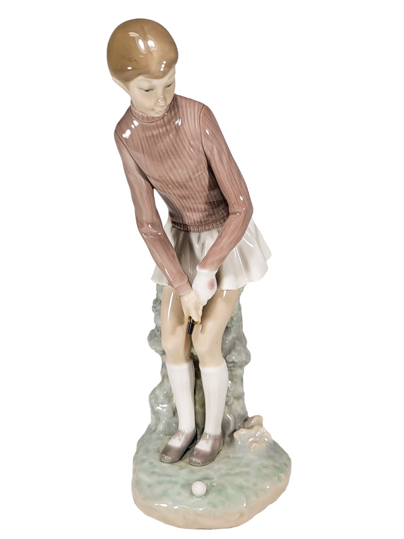 Lladro, Spain Girl Playing Golf Porcelain Statue: Lladro, Spain Girl Playing Golf Porcelain Statue. 10 3/4 x 4 x 4 1/2 in. Local Pick up call one day before to make an appointment. TO SHIP THIS ITEM IN USA OR INTERNATIONAL, PLEASE CONTACT THE SHIPPER
