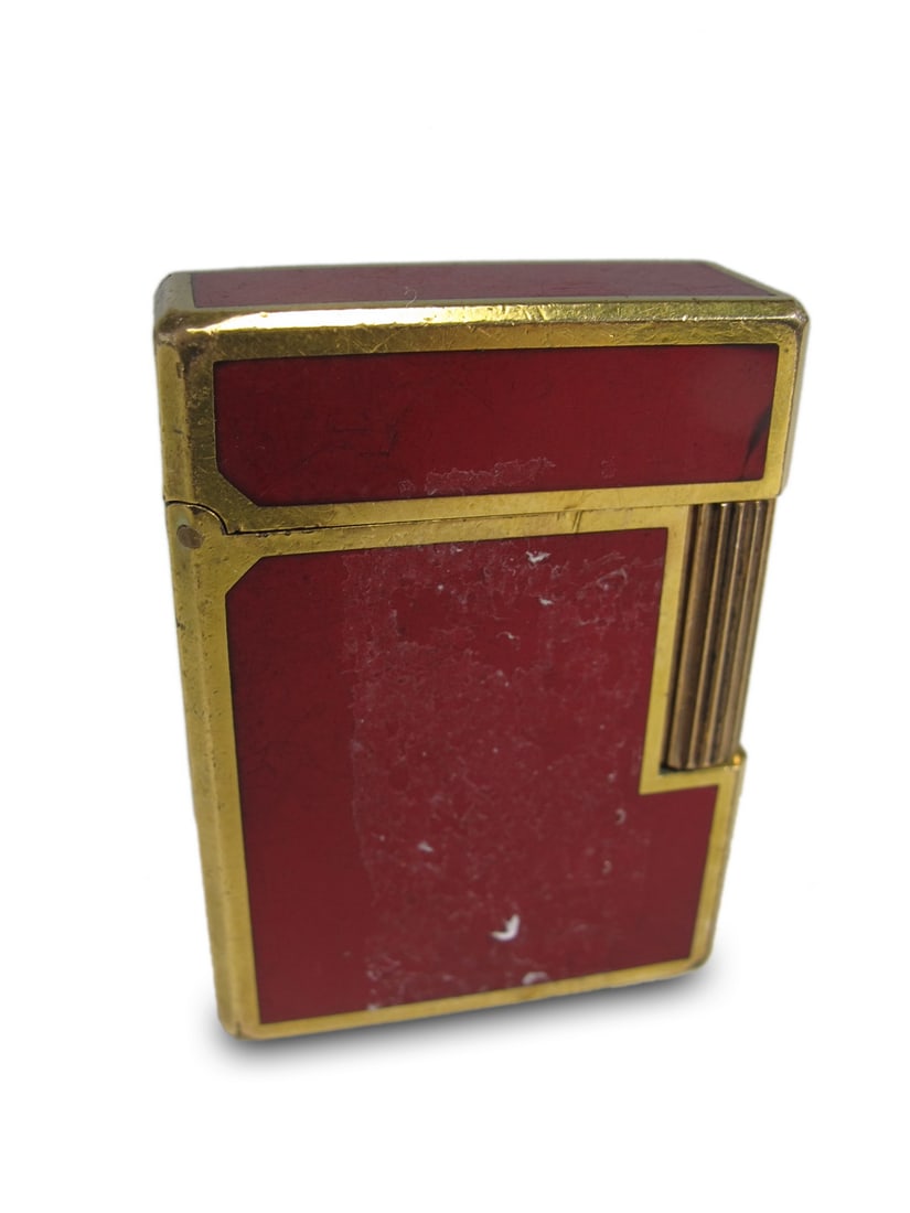 Vintage St Dupont lacquer lighter: Vintage St Dupont lacquer lighter . 1 7/8 x 1 3/8 x 1/2 in.Local Pick up call one day before to make an appointment. TO SHIP THIS ITEM IN USA OR INTERNATIONAL, PLEASE CONTACT THE SHIPPERS : 1) UPS sto