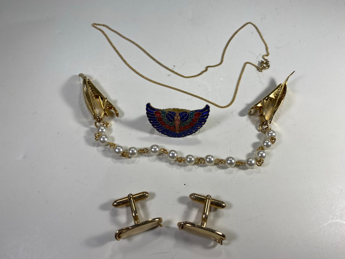 Set of 4 necklace, Clip, Brooche & Cufflinks: Set of 4 necklace, Clip, Brooche & Cufflinks. Necklace: 15 in long. Clip: 9 in long. Brooche: 3/4 x 1 3/8 in and Cufflinks: 7/8 x 3/8 in.Local Pick up call one day before to make an appointment. TO SH