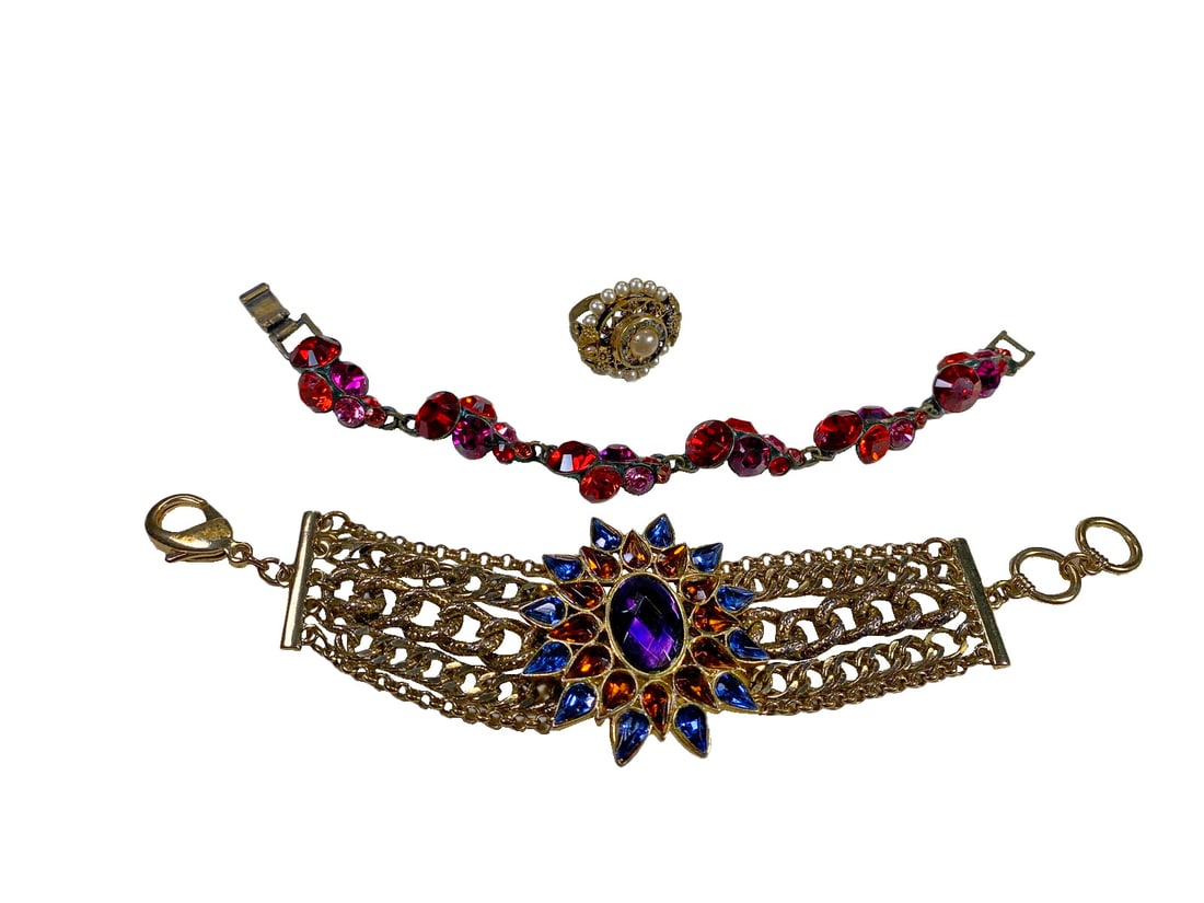3 Vintage Czech Metal & Glass Bracelets & Ring: 3 Vintage Czech Metal & Glass Bracelets & Ring. Bracelets: 7 1/4 and 7 5/8 in long. Ring: 1 x 7/8 in.Local Pick up call one day before to make an appointment. TO SHIP THIS ITEM IN USA OR INTERNATIONAL