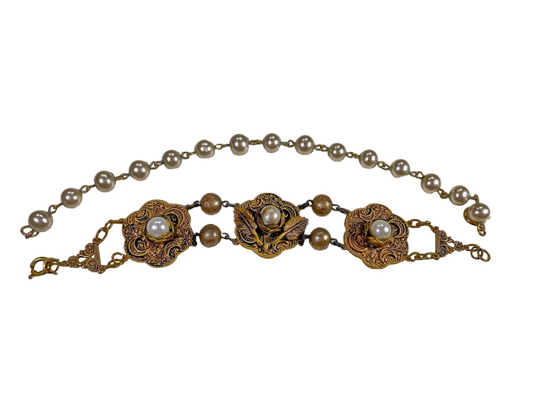 2 Vintage Czech Metal Bracelets: 2 Vintage Czech Metal Bracelets. 7 7/8 and 6 3/4 in long.Local Pick up call one day before to make an appointment. TO SHIP THIS ITEM IN USA OR INTERNATIONAL, PLEASE CONTACT THE SHIPPERS : 1) UPS store