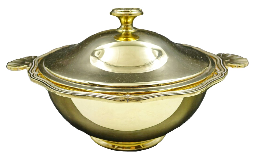 French Christofle Vermeil Tureen Figural Oyster Handle: French Christofle Vermeil Tureen Figural Oyster Handle. 11 x 13 3/4 in. Local Pick up call one day before to make an appointment. TO SHIP THIS ITEM IN USA OR INTERNATIONAL, PLEASE CONTACT THE SHIPPERS