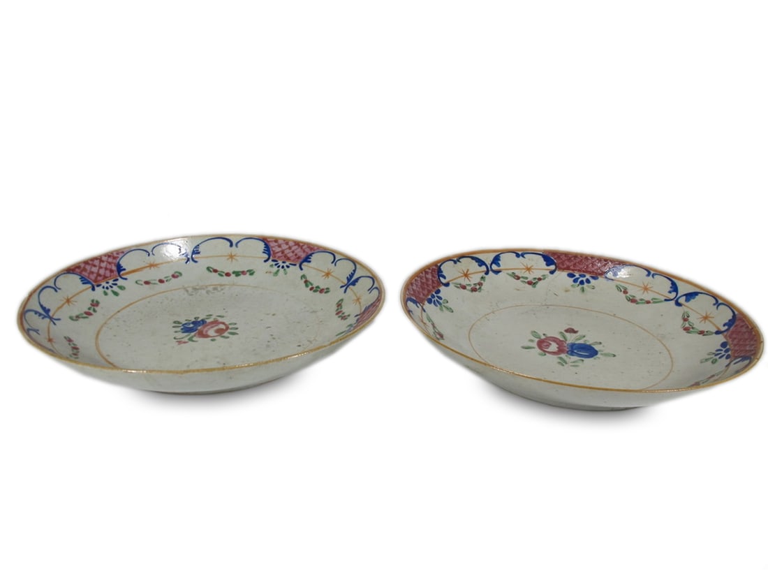 Antique Oriental pair of porcelain plates: Antique Oriental pair of porcelain plates. 1 5/8 x 9 3/4 inLocal Pick up call one day before to make an appointment. TO SHIP THIS ITEM IN USA OR INTERNATIONAL, PLEASE CONTACT THE SHIPPERS : 1) UPS sto