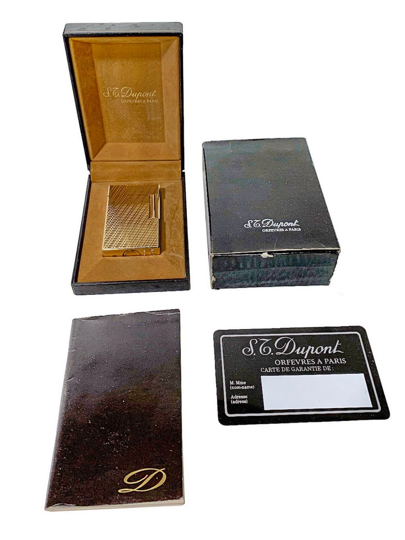 S.T. Dupont, France Lighter: S.T. Dupont, France Lighter. Box: 4 1/8 x 2 7/8 x 1 1/4 in.Local Pick up call one day before to make an appointment. TO SHIP THIS ITEM IN USA OR INTERNATIONAL, PLEASE CONTACT THE SHIPPERS : 1) UPS sto