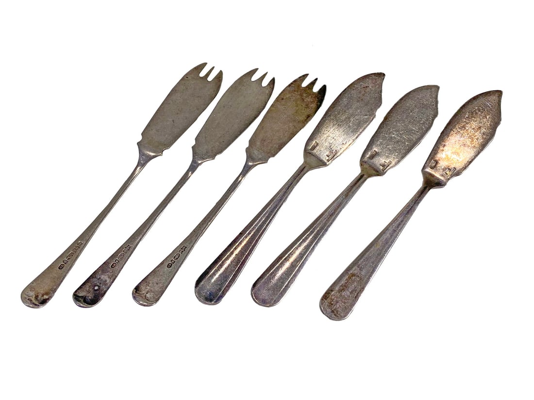 3 Christofle Knives & 3 English Forks: 3 Christofle Spatulas & 3 English Forks. 5 and 5 1/8 in.Local Pick up call one day before to make an appointment. TO SHIP THIS ITEM IN USA OR INTERNATIONAL, PLEASE CONTACT THE SHIPPERS : 1) UPS store1