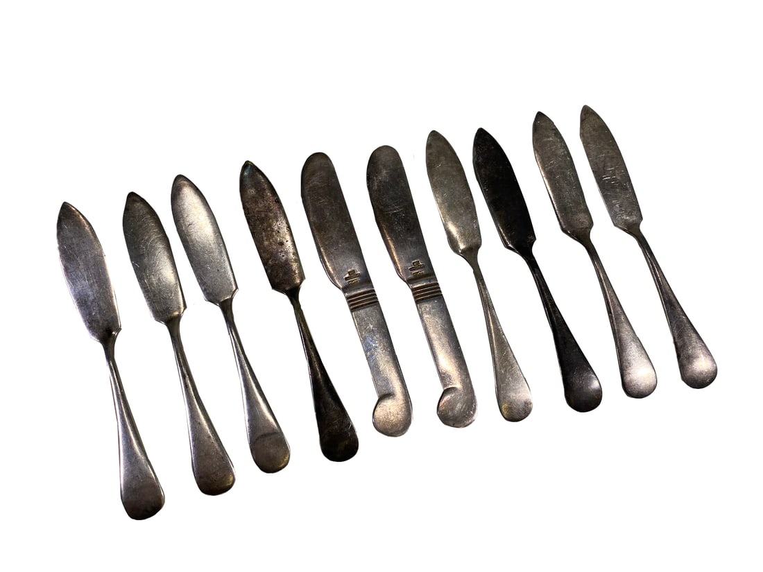 2 Christofle and 8 others Spatulas: 2 Christofle and 8 others Spatulas. 3 7/8 and 4 in.Local Pick up call one day before to make an appointment. TO SHIP THIS ITEM IN USA OR INTERNATIONAL, PLEASE CONTACT THE SHIPPERS : 1) UPS store1937-