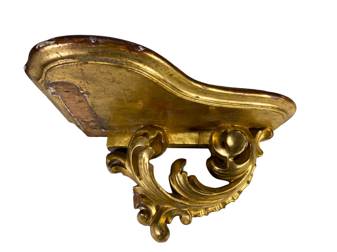 Antique Gilt Wood Corner Shelf: Antique Gilt Wood Corner Shelf. 6 x 10 3/8 x 7 1/4 in.Local Pick up call one day before to make an appointment. TO SHIP THIS ITEM IN USA OR INTERNATIONAL, PLEASE CONTACT THE SHIPPERS : 1) UPS store193