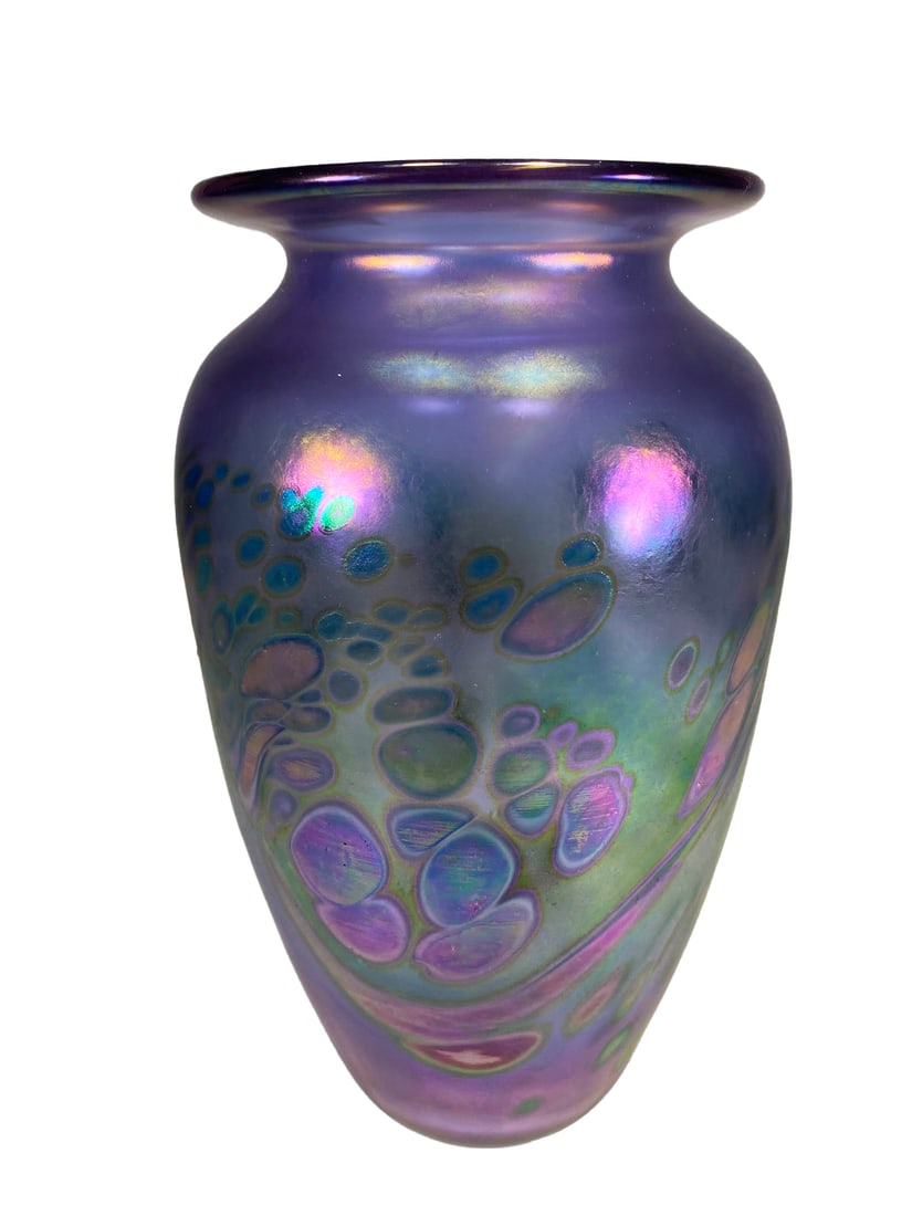 Brian Maytun Art Glass Iridescent Vase: Brian Maytun Art Glass Iridescent Vase. 8 3/8 x 4 1/4 in.Local Pick up call one day before to make an appointment. TO SHIP THIS ITEM IN USA OR INTERNATIONAL, PLEASE CONTACT THE SHIPPERS : 1) UPS store