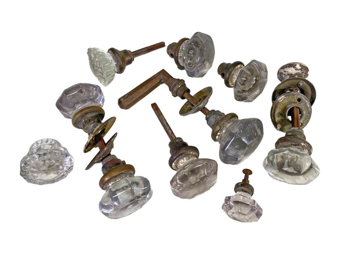 Antique Set of 11 Glass Door Handles: Antique Set of 11 Glass Door Handles. Around 2 1/4 and 2 1/2 in diameter.Local Pick up call one day before to make an appointment. TO SHIP THIS ITEM IN USA OR INTERNATIONAL, PLEASE CONTACT THE SHIPPER