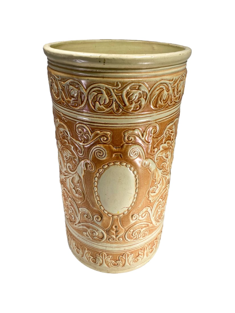 Weller Clinton Majolica Umbrella Cane Stand: Weller Clinton Majolica Umbrella Cane Stand. 19 3/8 x 10 1/2 in.Local Pick up call one day before to make an appointment. TO SHIP THIS ITEM IN USA OR INTERNATIONAL, PLEASE CONTACT THE SHIPPERS : 1) UP