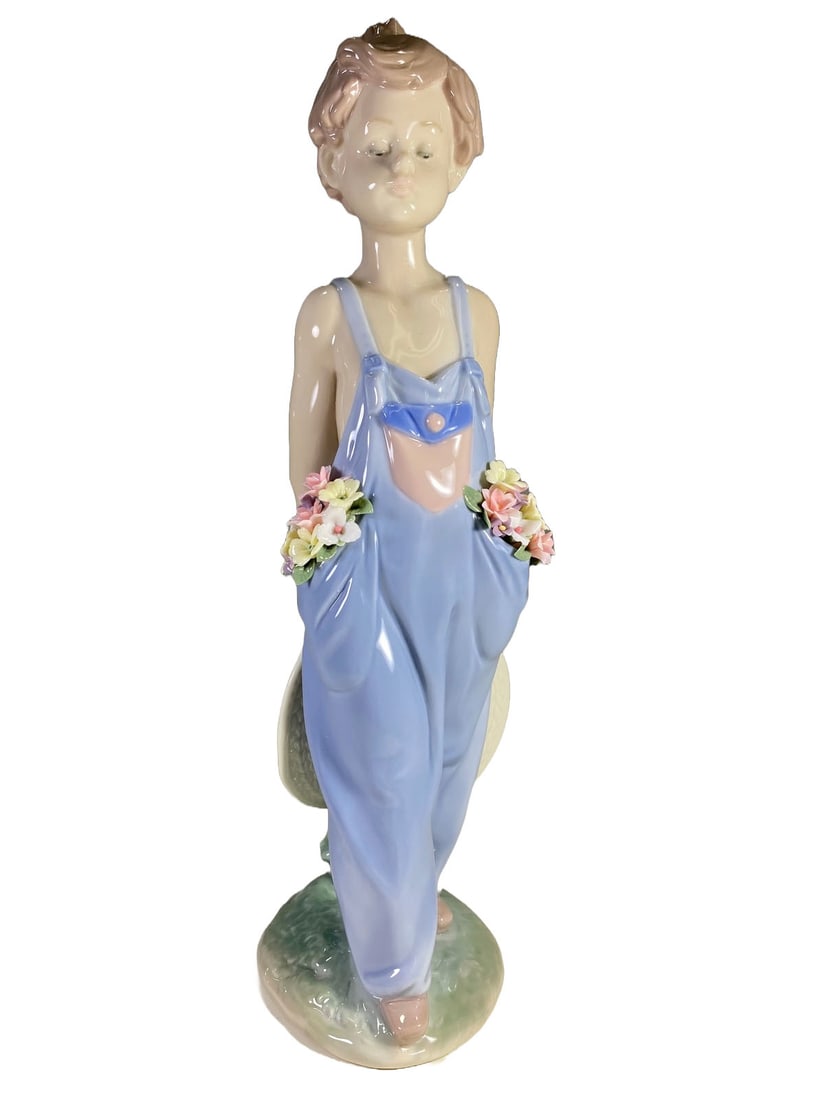 Lladro Pocket Full of Wishes Porcelain Figurine (1 of 6)