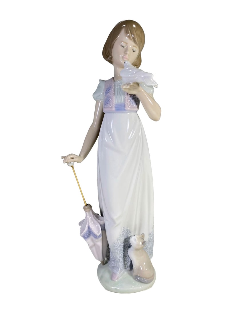 Lladro Summer Stroll Porcelain Figurine (1 of 7)