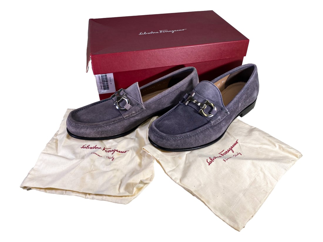 Salvatore Ferragamo, Italy Men Leather Shoes, Size 8 1/2: Salvatore Ferragamo, Italy Men Leather Shoes, Size 8 1/2. Never used. They come from a store that closed to the public. Box: 4 7/8 x 13 3/4 x 8 1/2 in..Local Pick up call one day before to make an app