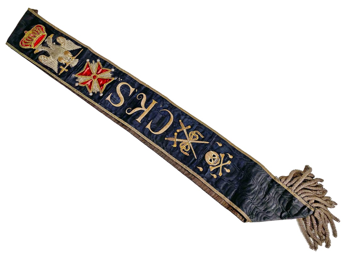 Antique Scotish Rite Masonic Sash: Antique Scotish Rite Masonic Sash. 32 x 4 in.Local Pick up call one day before to make an appointment. TO SHIP THIS ITEM IN USA OR INTERNATIONAL, PLEASE CONTACT THE SHIPPERS : 1) UPS store1937- David 